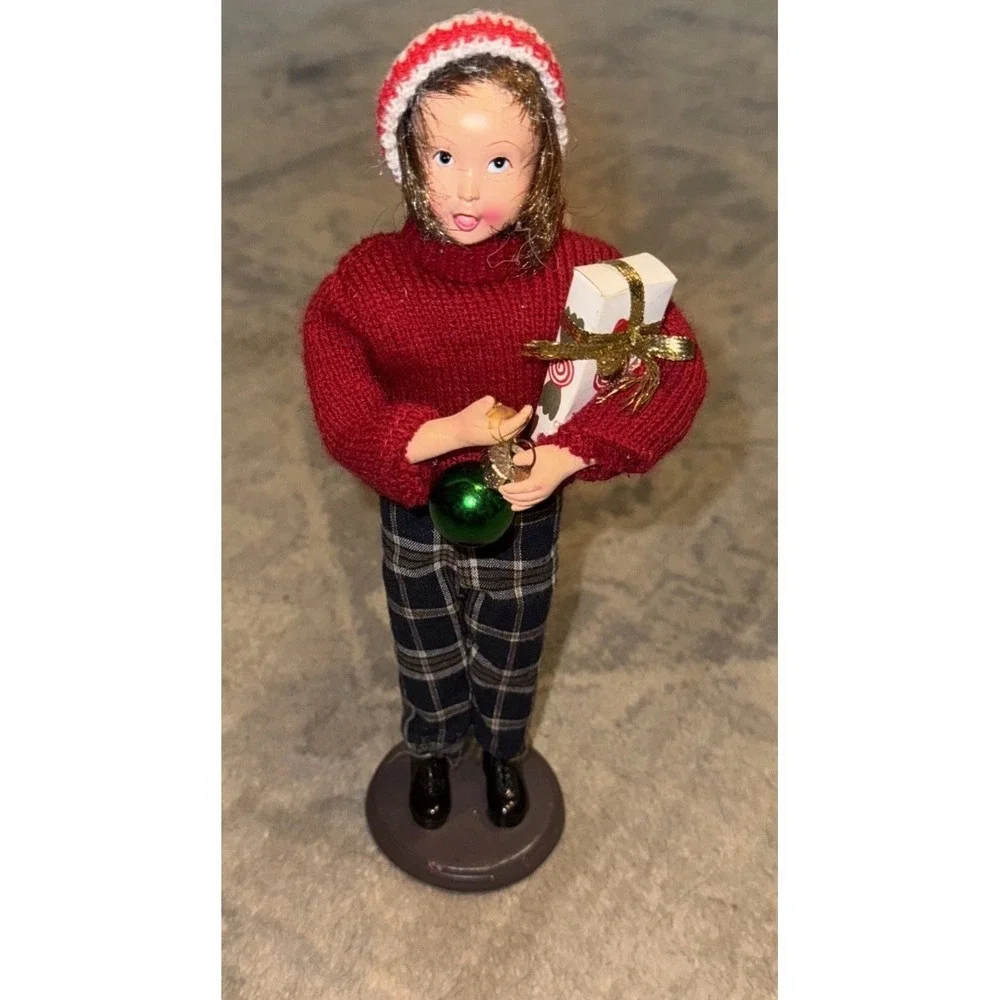 christmas caroler‎ doll figure village